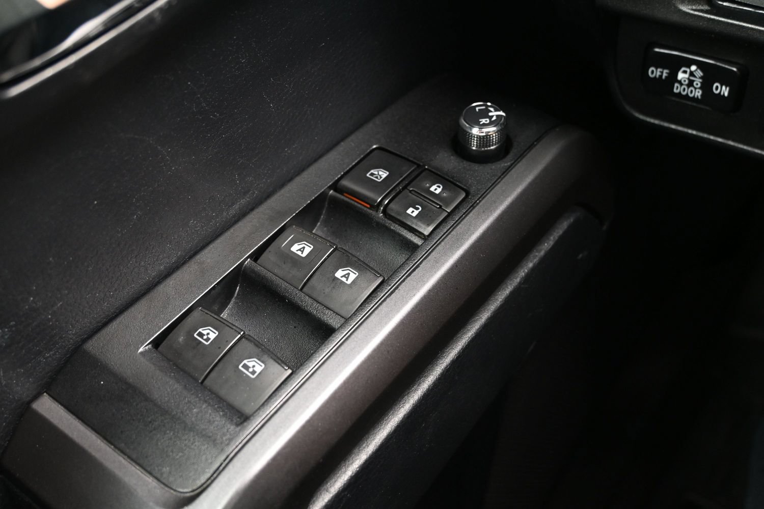 Used 2018 Toyota Tacoma TRD Off-Road AWD/4WD image 25