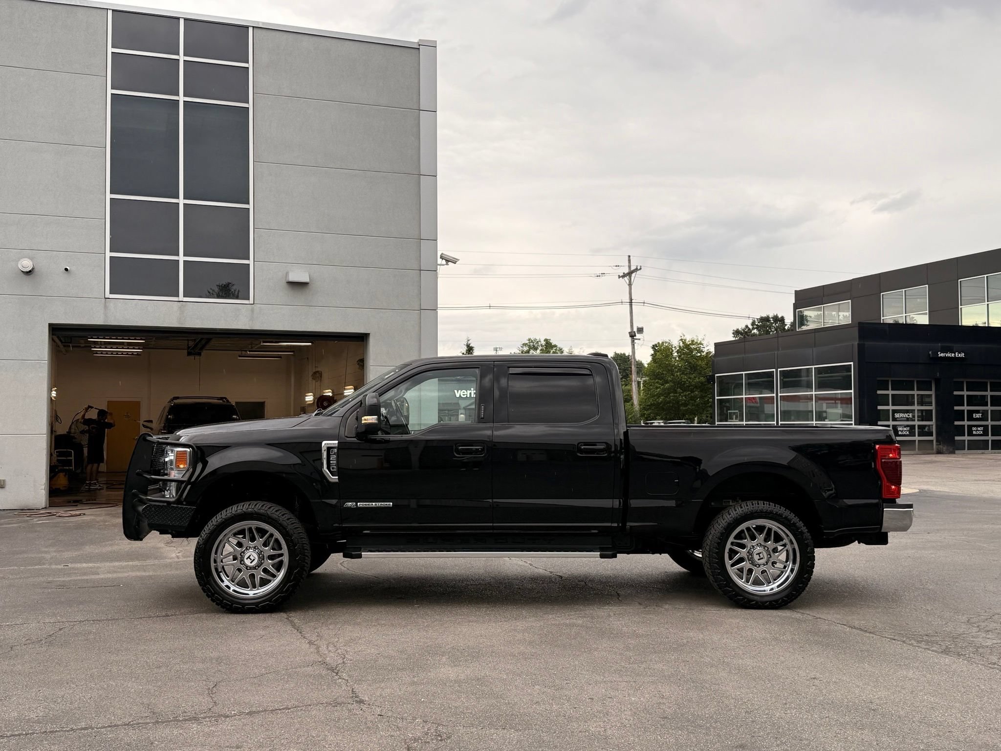 Used 2022 Ford F250 Lariat w/ Lariat Ultimate Package AWD/4WD video 2
