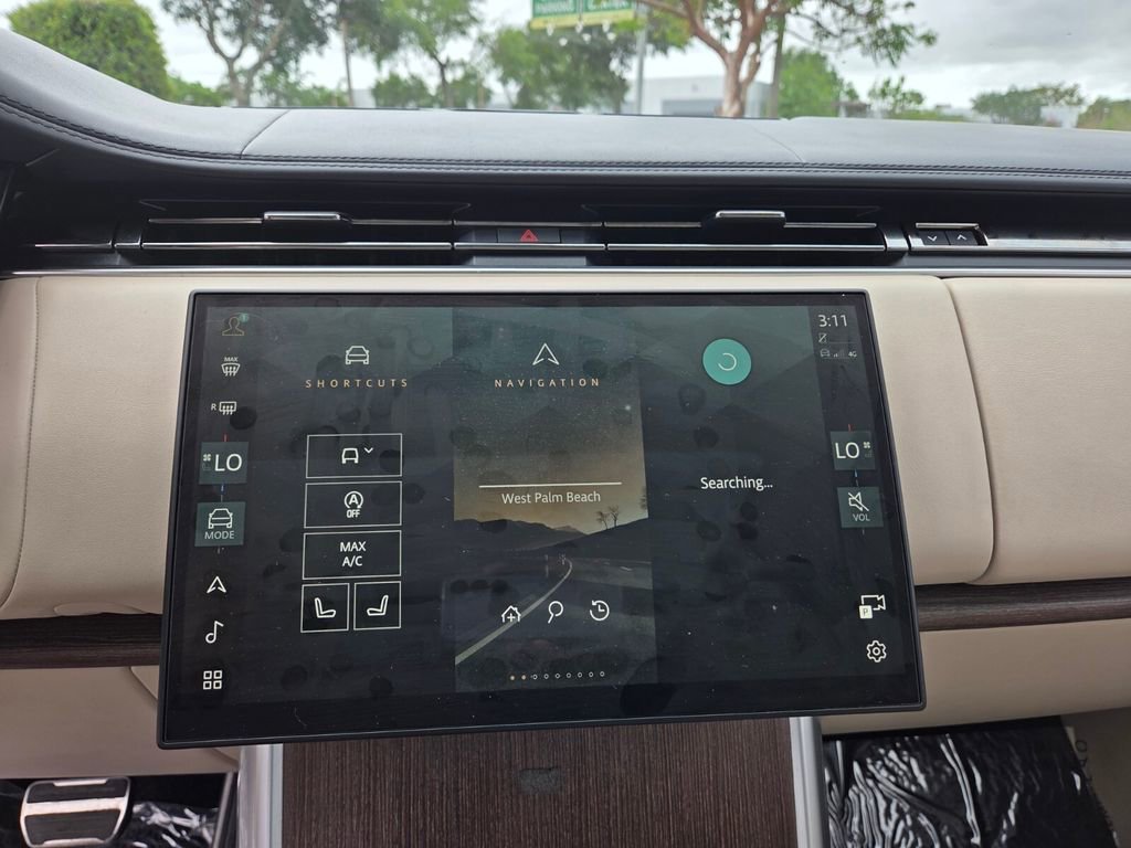 Used 2024 Land Rover Range Rover SE AWD/4WD image 13