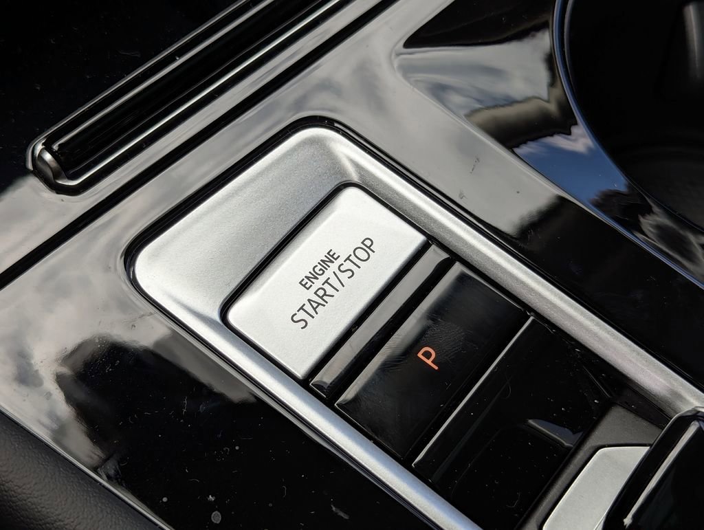 Used 2025 Volkswagen Atlas SEL AWD/4WD image 15