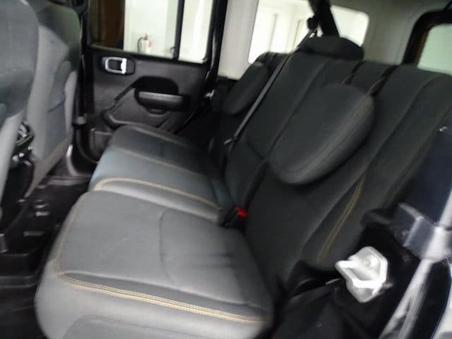 Certified 2024 Jeep Wrangler Unlimited w/ Convenience Group AWD/4WD image 3