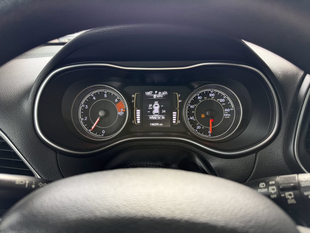 Used 2019 Jeep Cherokee Latitude w/ Popular Appearance Group FWD image 15