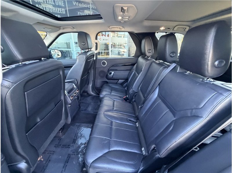 Used 2019 Land Rover Discovery SE AWD/4WD image 23