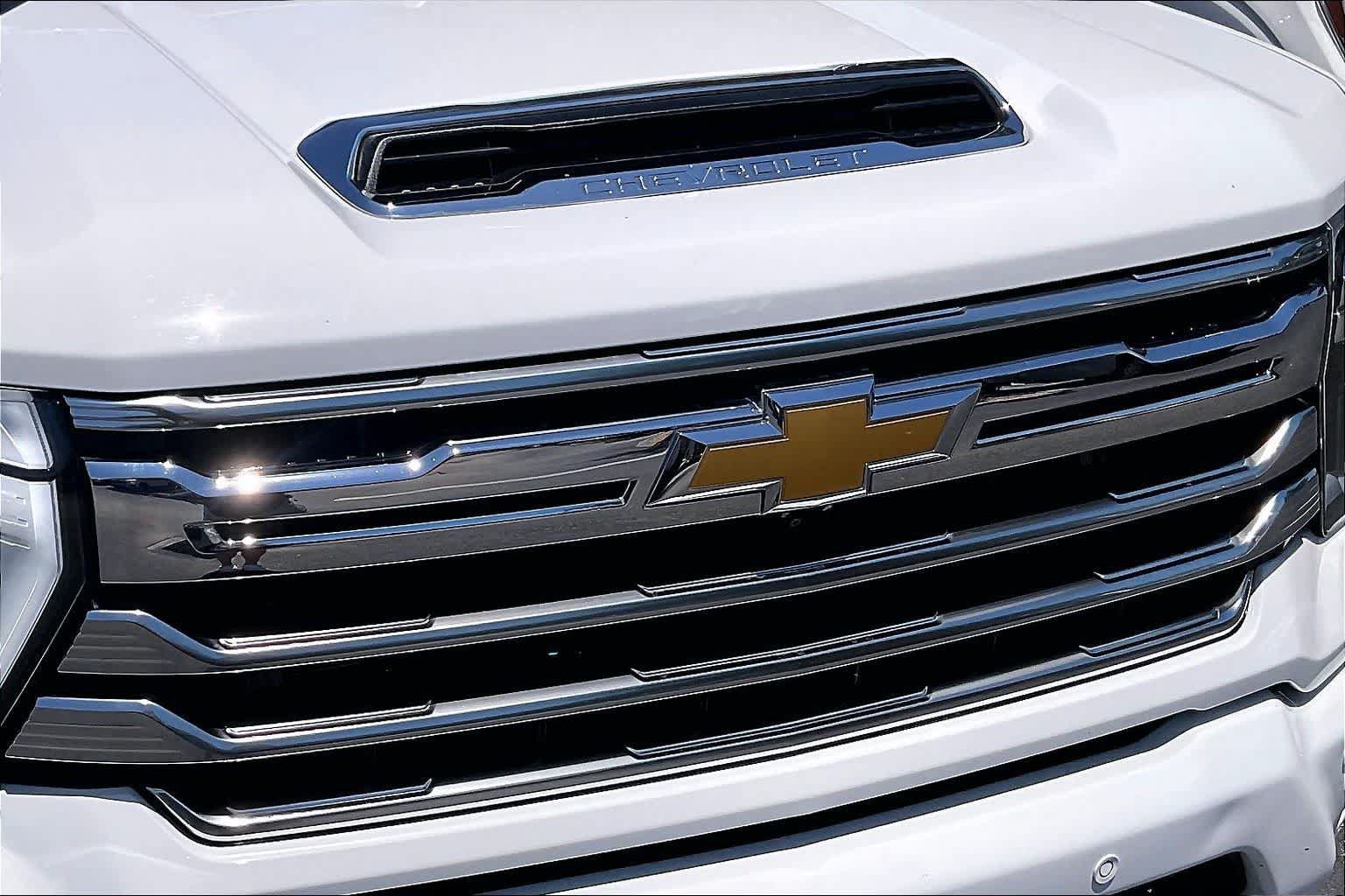 Used 2025 Chevrolet Silverado 2500 High Country w/ High Country Premium Package AWD/4WD image 29