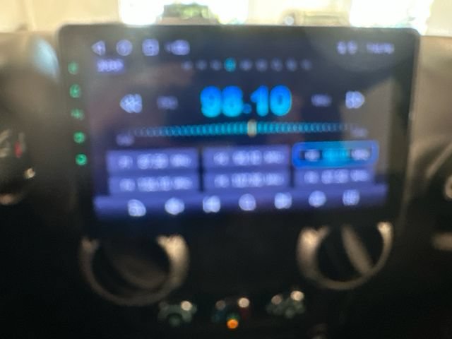 Used 2017 Jeep Wrangler Sahara w/ Connectivity Group AWD/4WD image 17