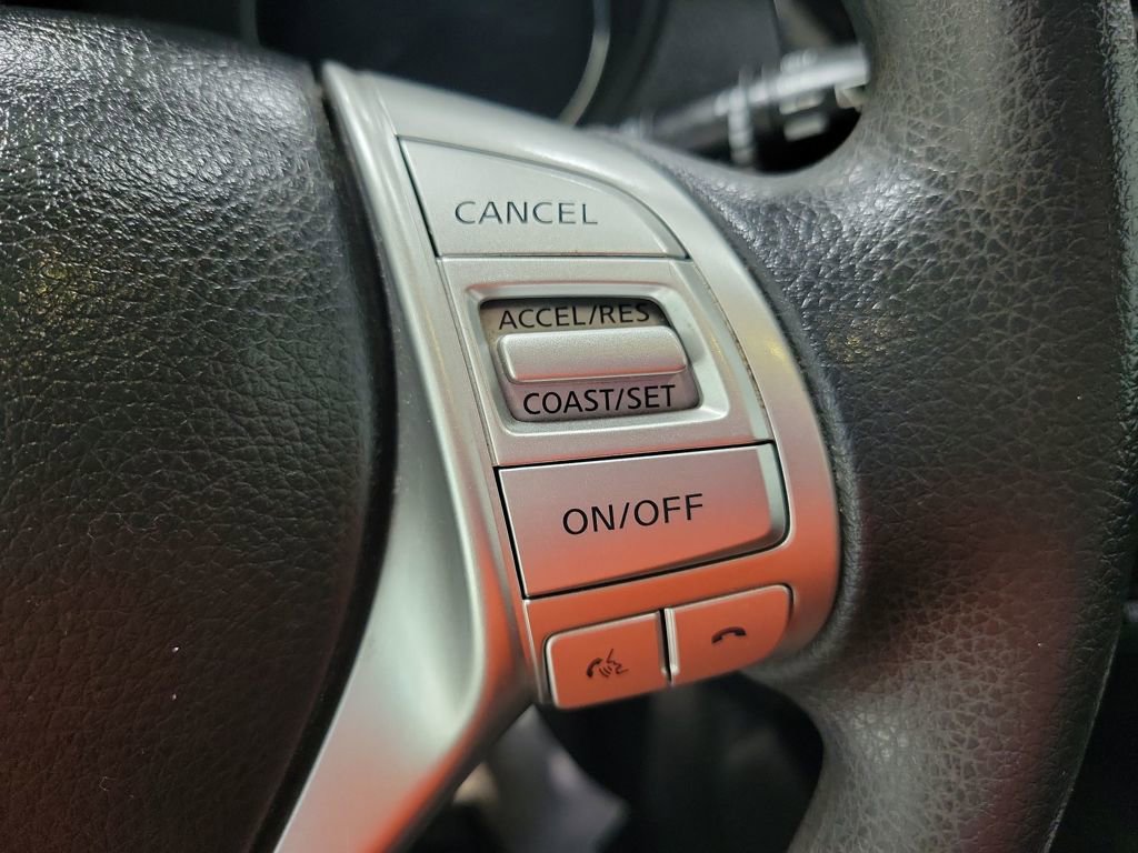 Used 2015 Nissan Rogue S image 42