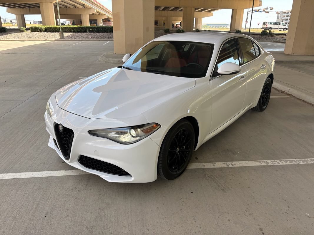Used 2018 Alfa Romeo Giulia AWD image 2