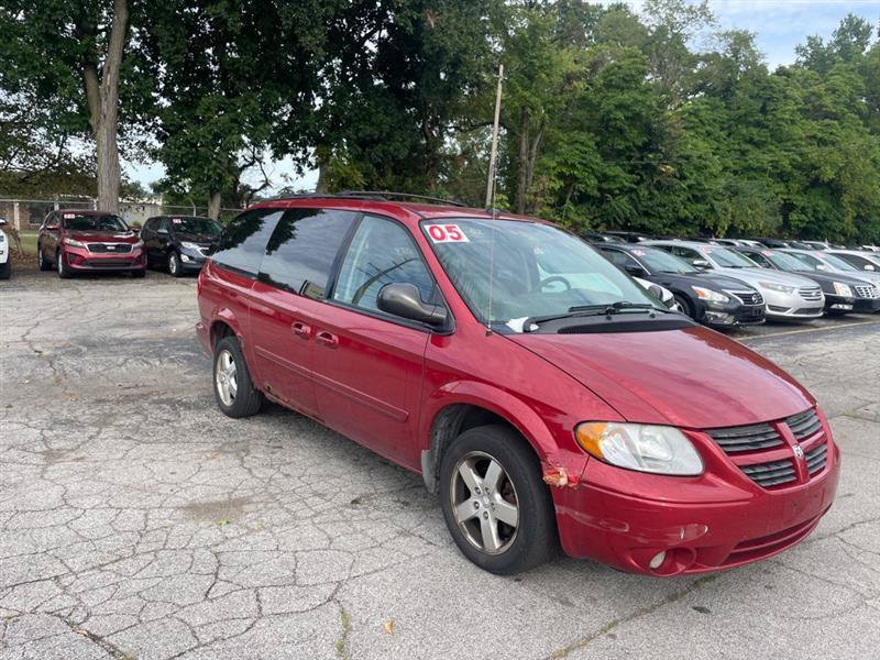 Used 2005 Dodge Grand Caravan SXT w/ Leather Interior Group FWD image 3