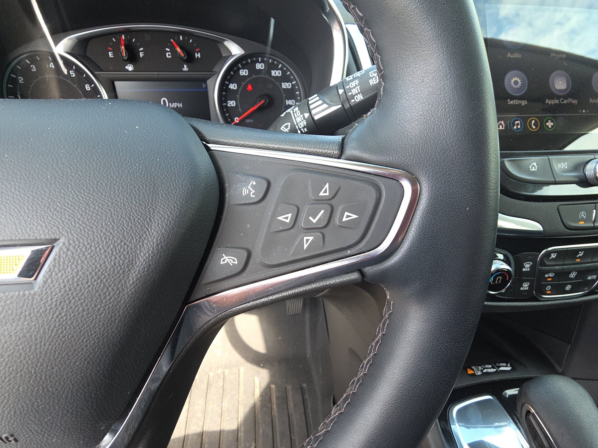 Used 2024 Chevrolet Equinox Premier FWD image 19