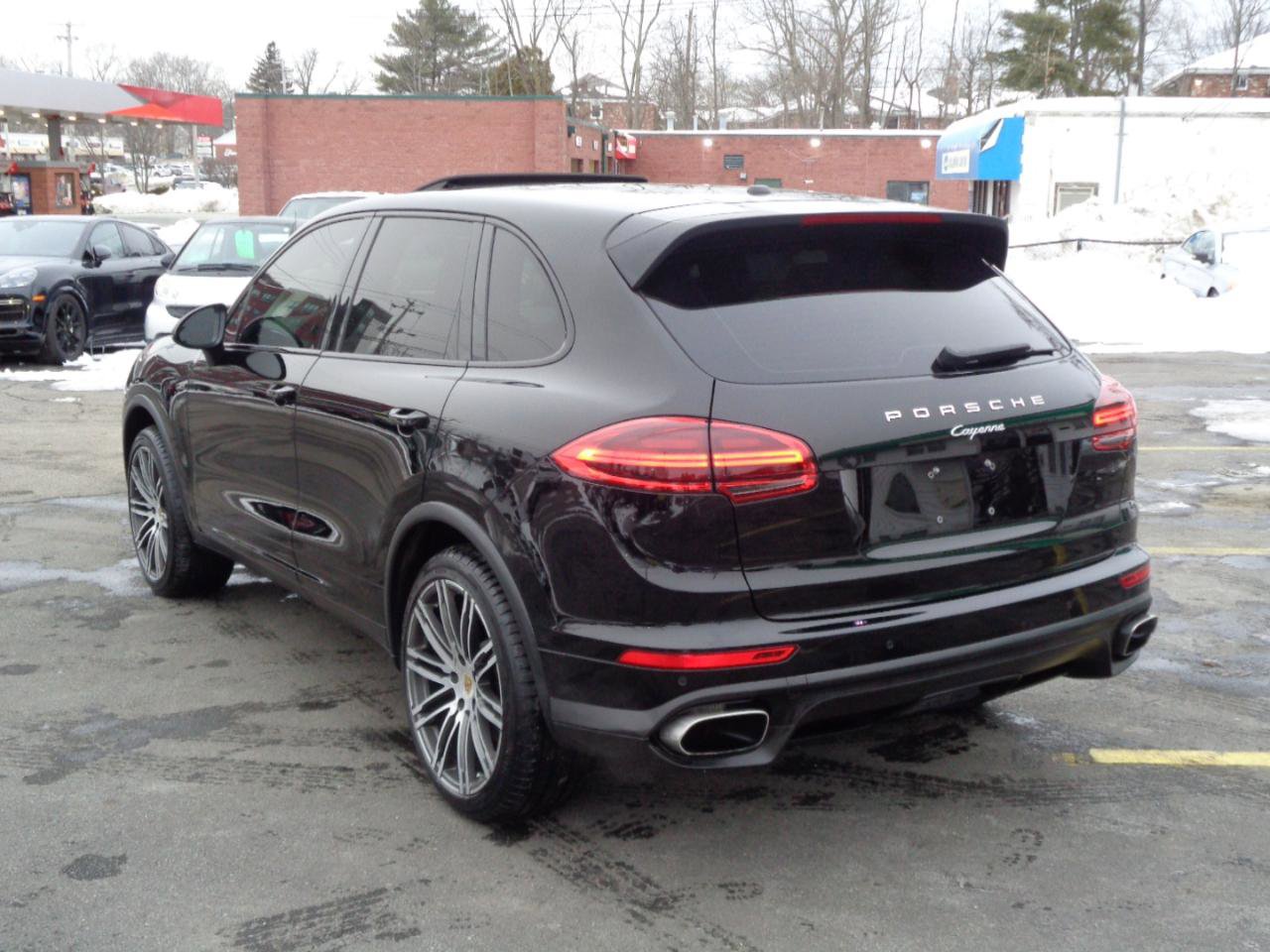 Used 2016 Porsche Cayenne AWD 4dr Platinum Edition image 3