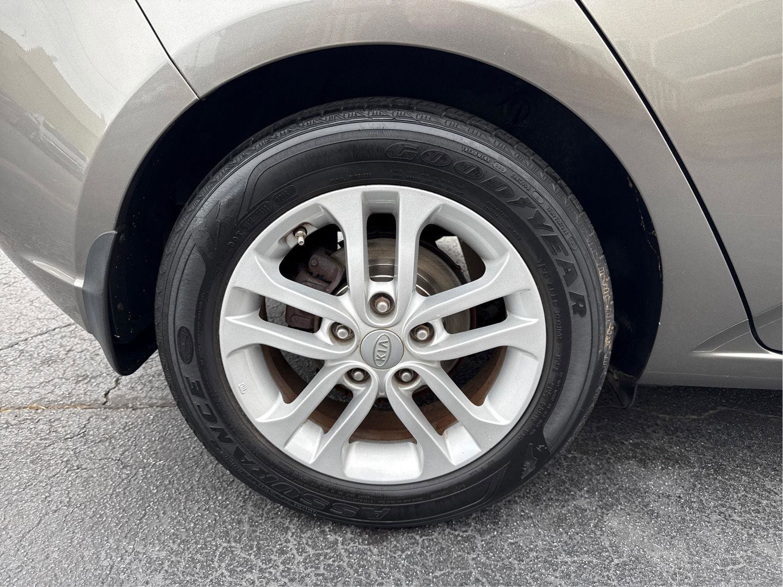 Used 2012 Kia Forte EX image 28