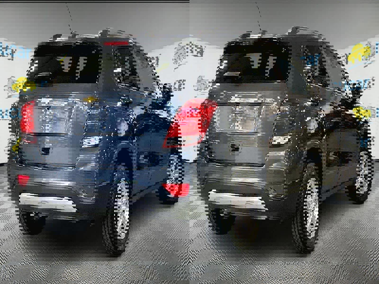 Used 2022 Chevrolet Trax LT w/ LT Convenience Package image 6