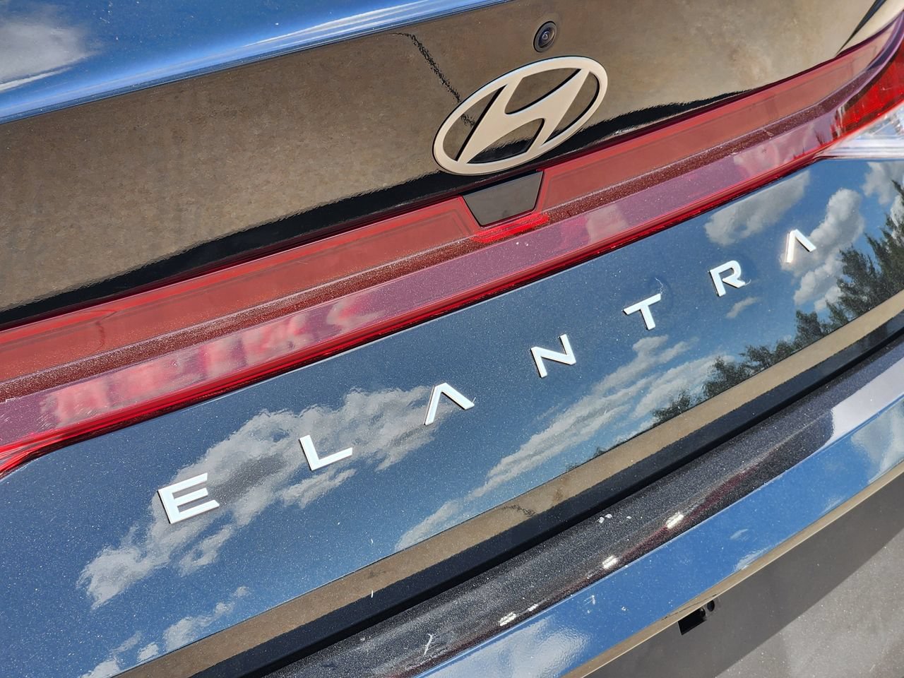 Certified 2025 Hyundai Elantra SE FWD image 8