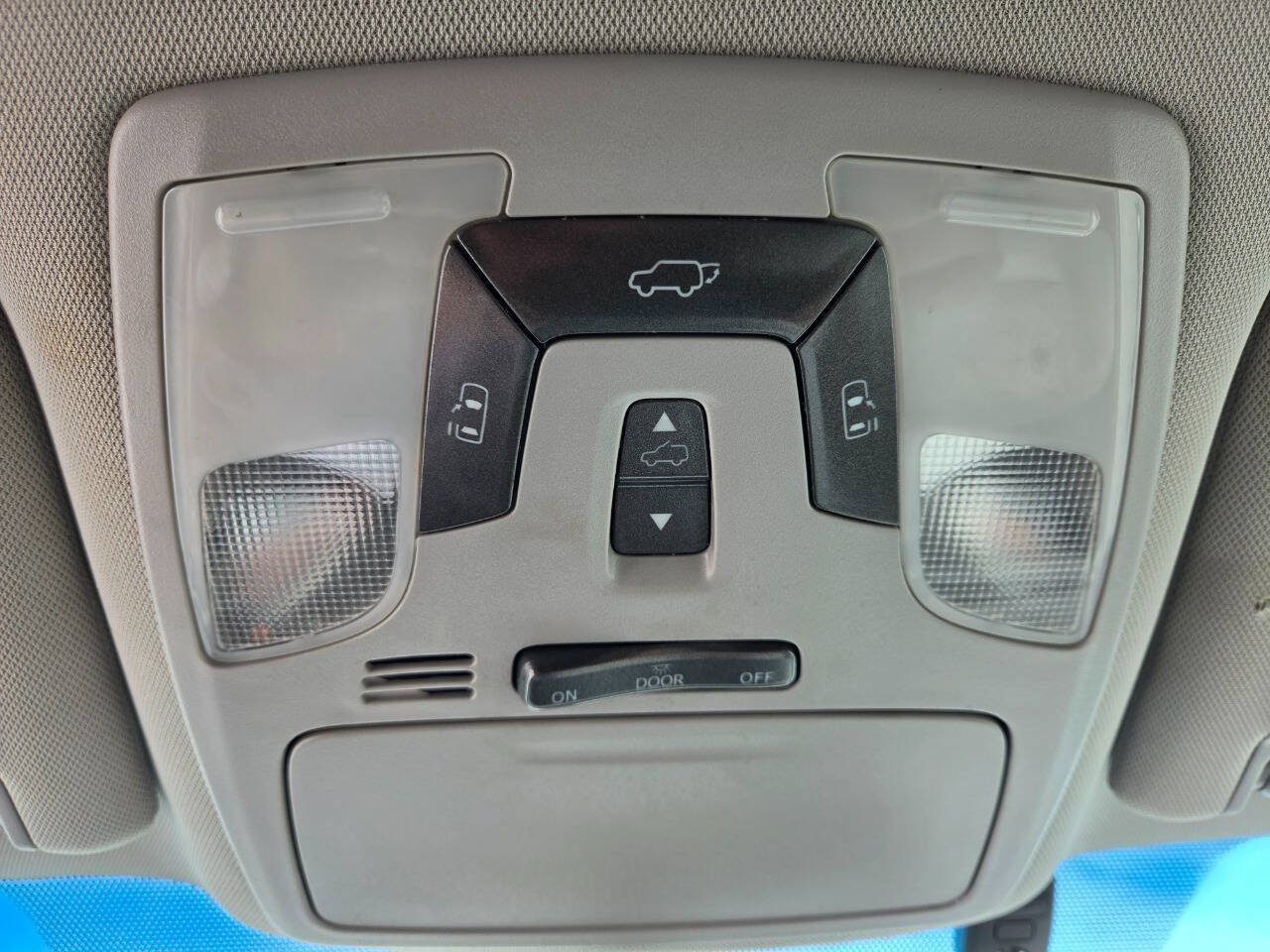 Used 2015 Toyota Sienna XLE FWD image 21
