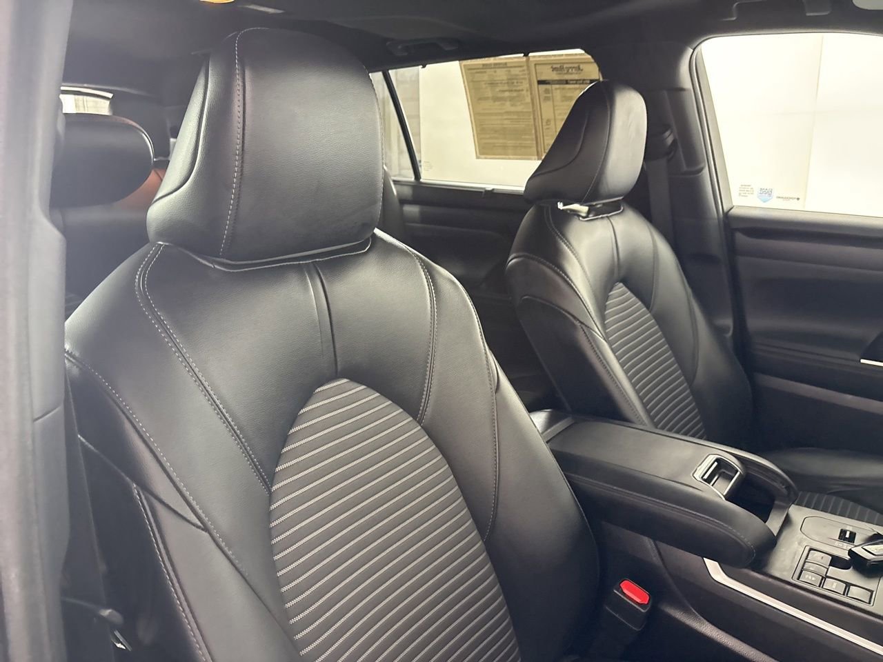 Used 2023 Toyota Highlander XSE image 31