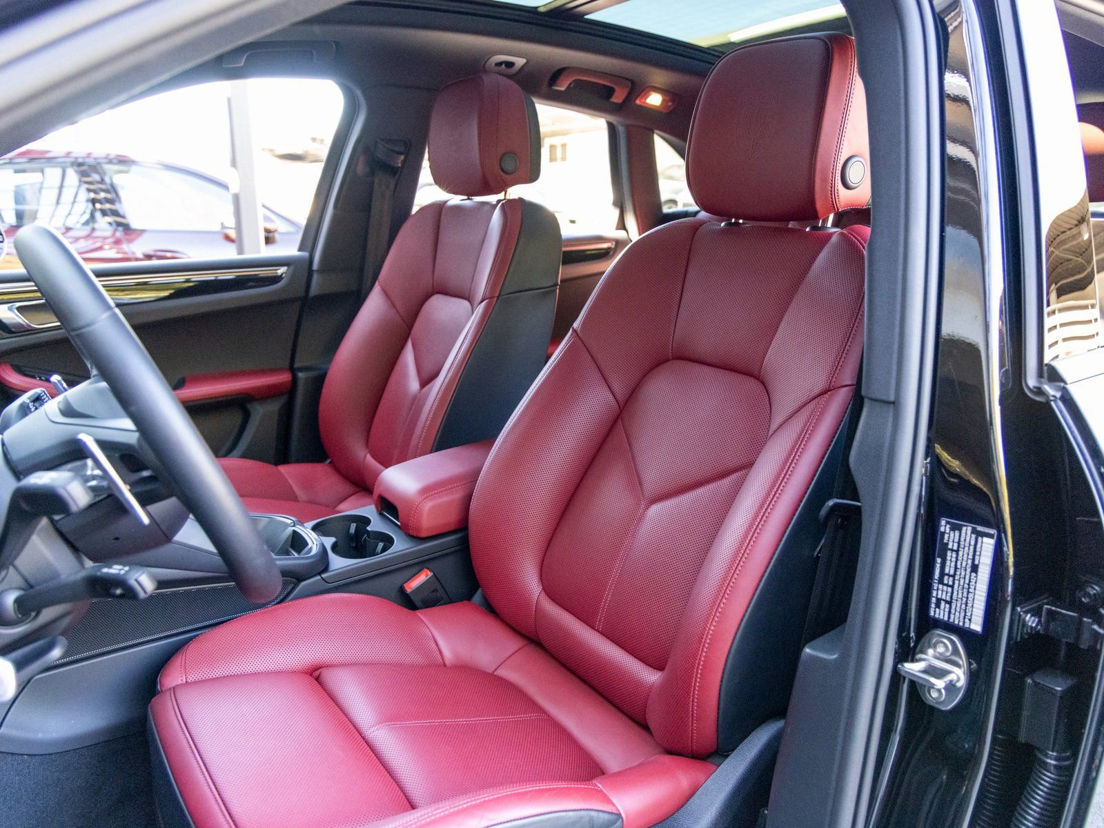 Certified 2025 Porsche Macan S image 5