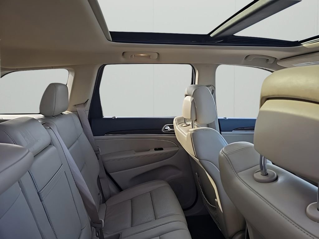 Used 2014 Jeep Grand Cherokee Limited w/ Luxury Group II image 18