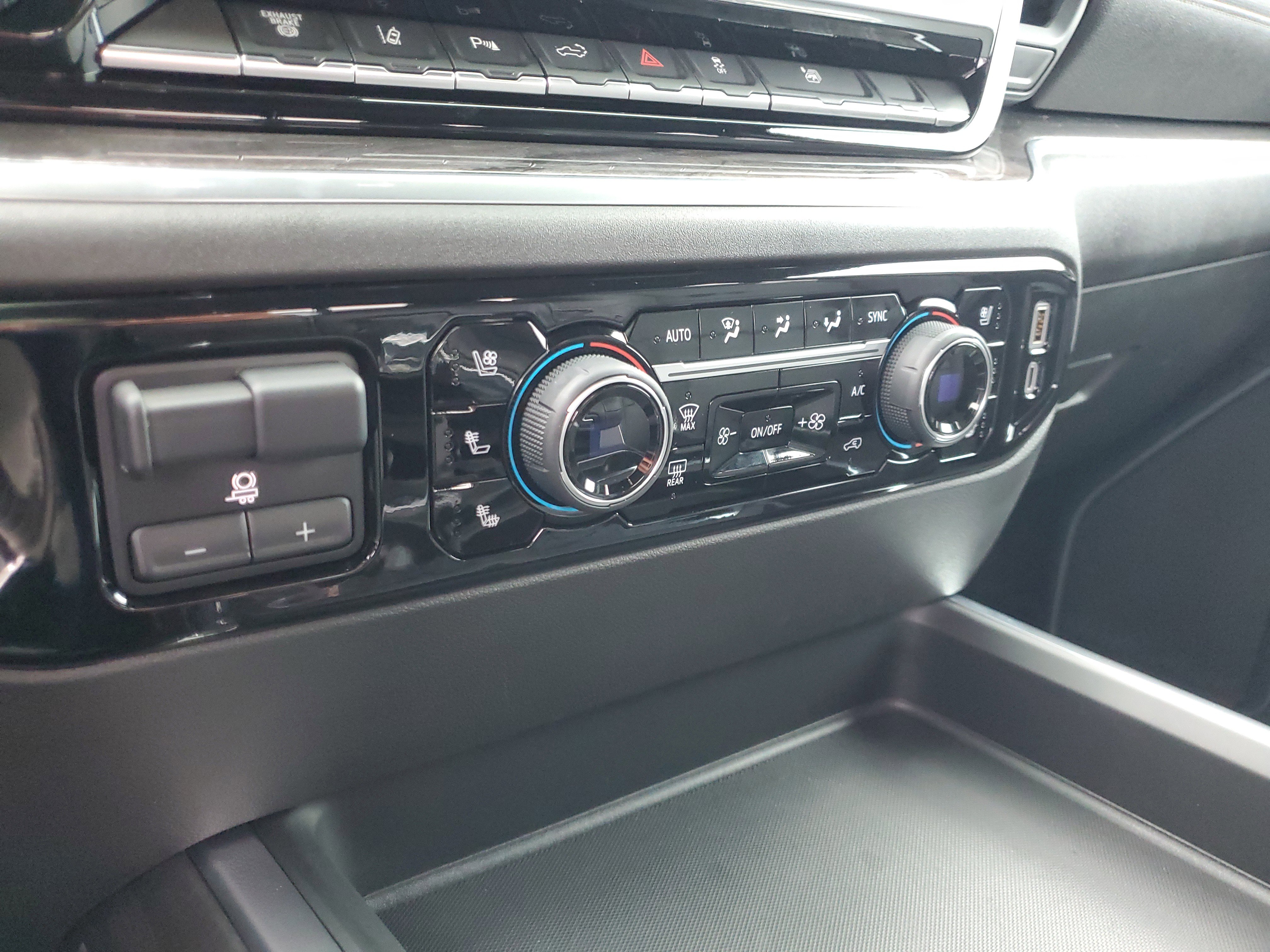 Used 2025 Chevrolet Silverado 2500 LTZ w/ LTZ Premium Package image 26