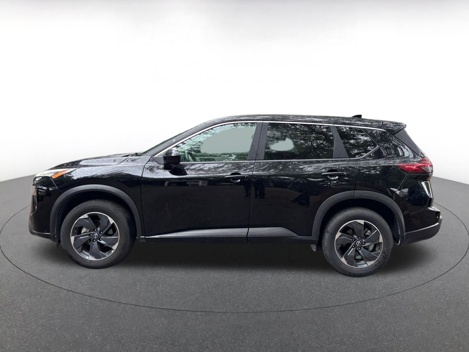 Used 2025 Nissan Rogue SV FWD image 4