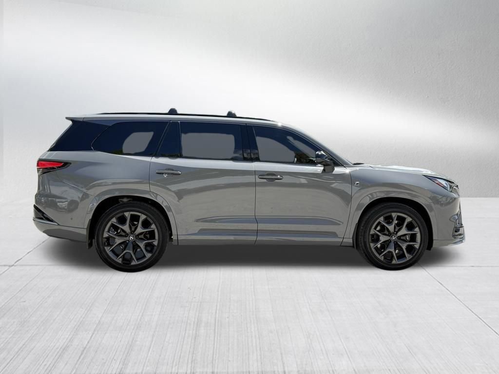 Used 2025 Lexus TX 500h AWD w/ Technology Package image 4