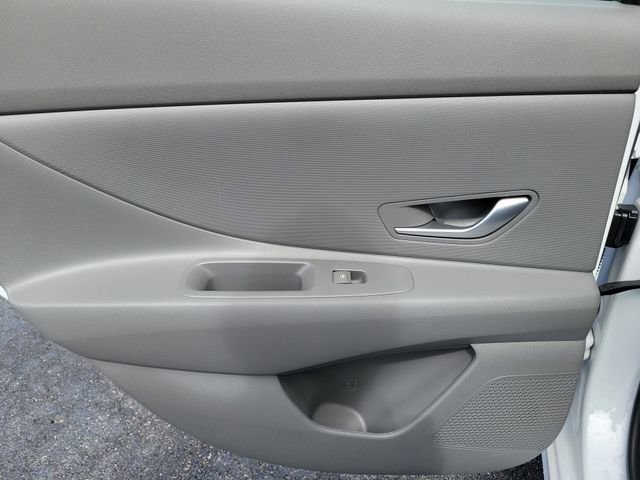 Used 2024 Hyundai Elantra SEL image 13