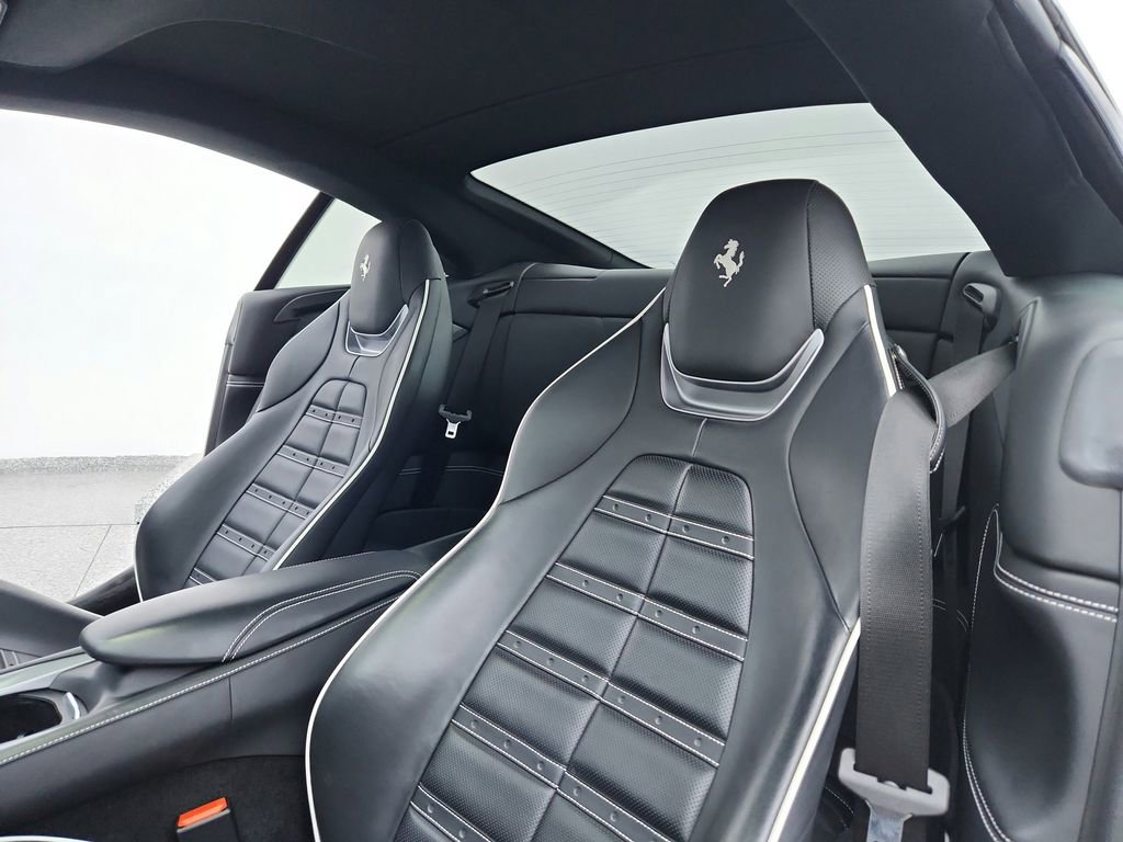 Used 2020 Ferrari Portofino Base image 17