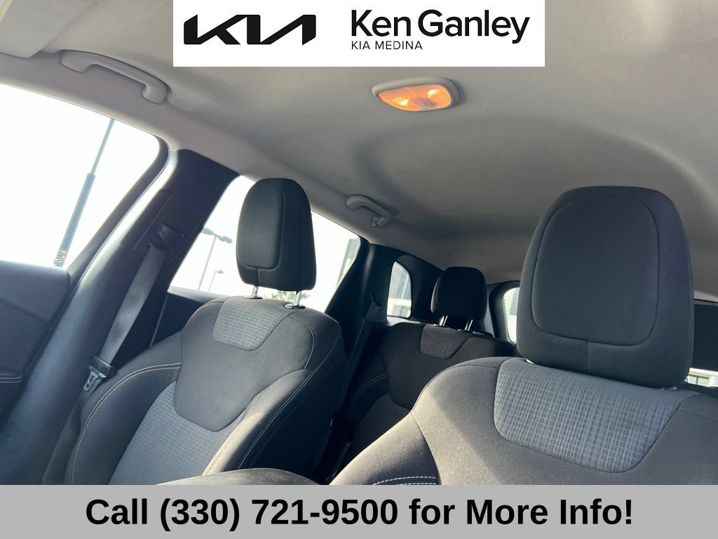 Used 2015 Jeep Cherokee Latitude w/ Cold Weather Group AWD/4WD image 39