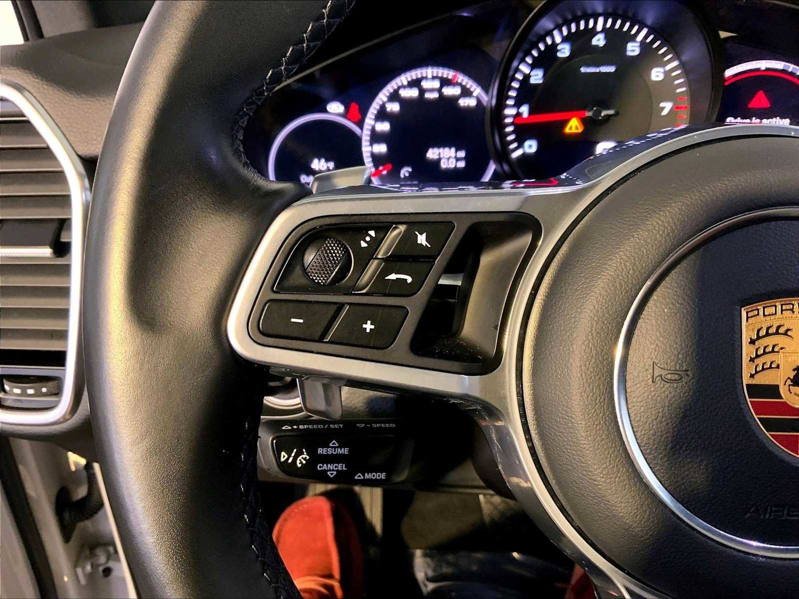 Certified 2022 Porsche Cayenne Platinum Edition image 53