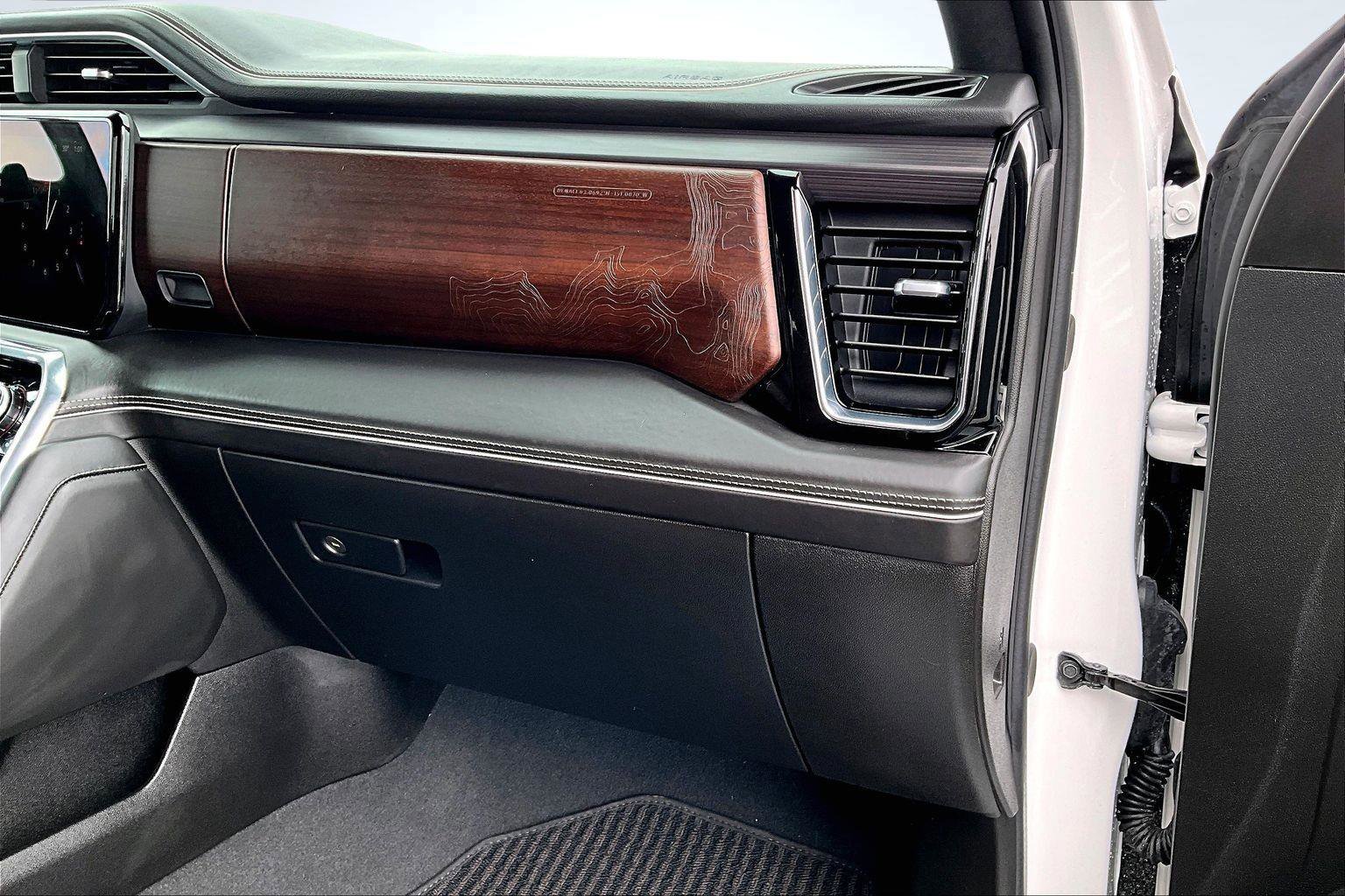 Used 2024 GMC Sierra 1500 Denali Ultimate image 17