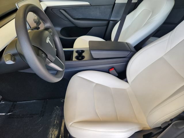 Used 2025 Tesla Model Y Long Range RWD image 4