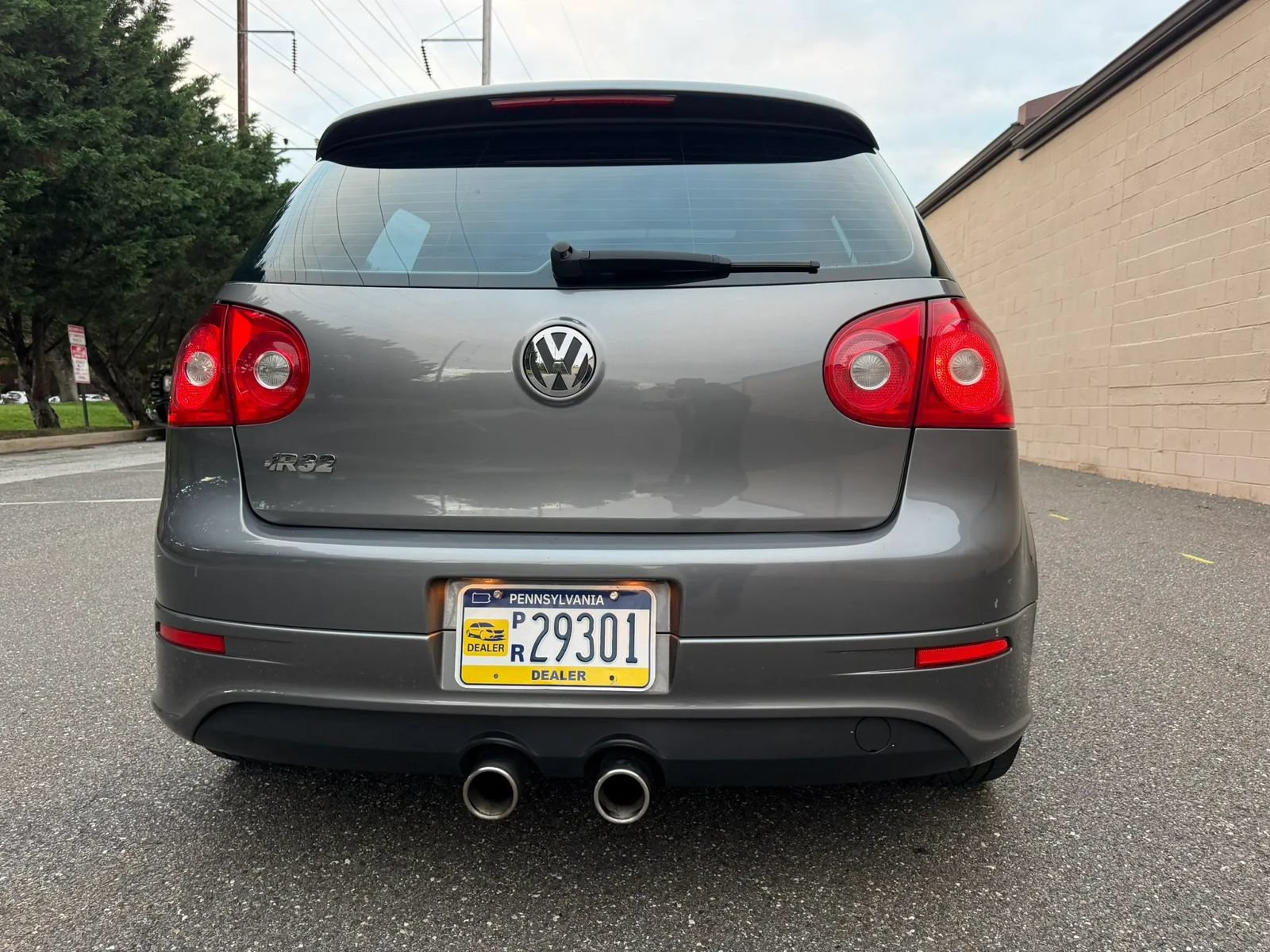 Used 2008 Volkswagen R32 AWD/4WD image 8