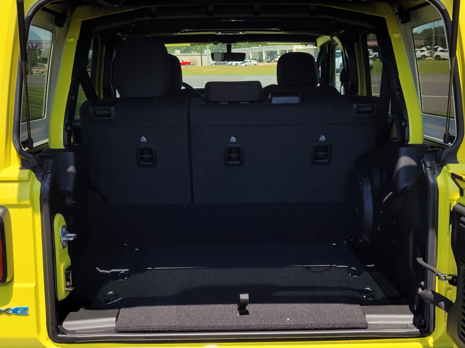 New 2023 Jeep Wrangler Unlimited w/ Sun & Screen Package image 7