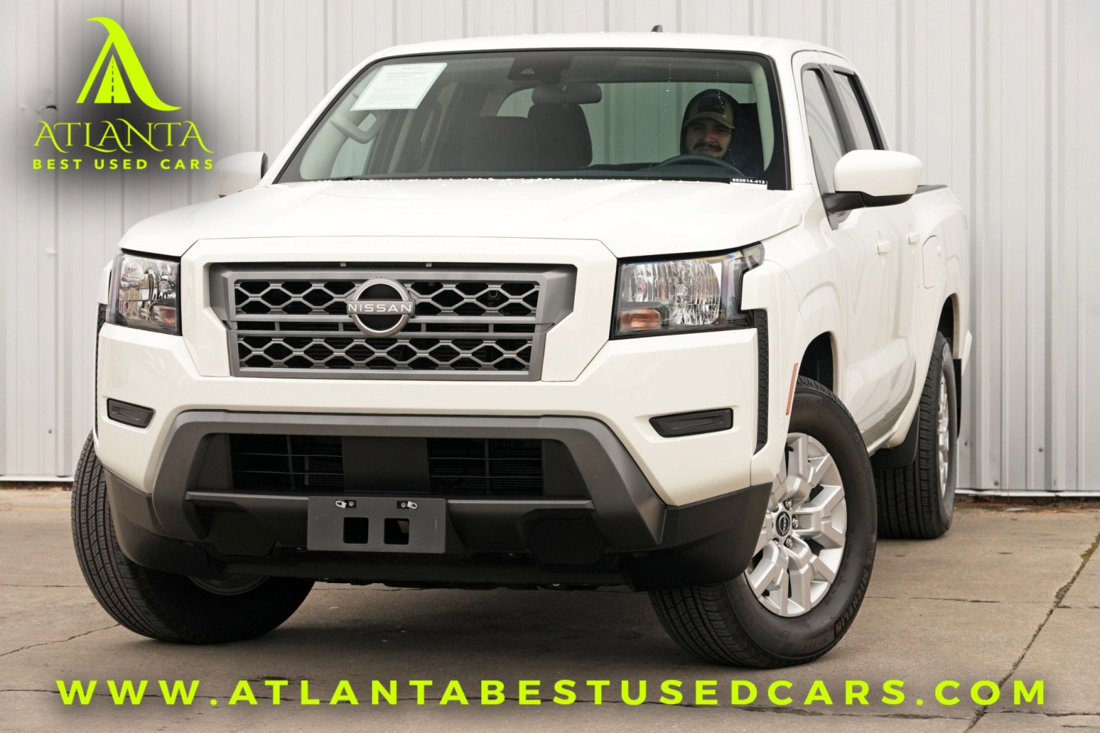 Used 2022 Nissan Frontier SV image 1