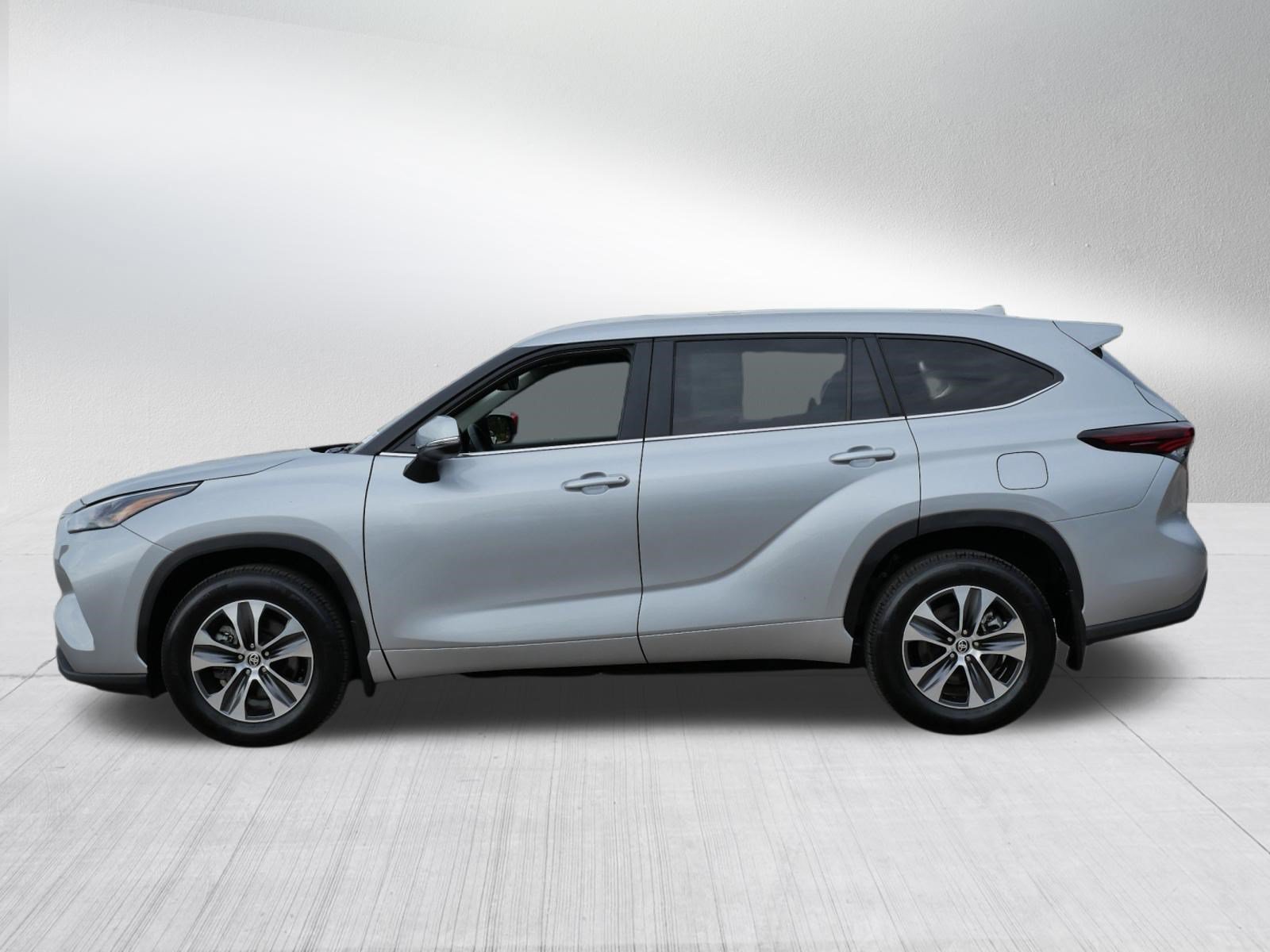 Certified 2025 Toyota Highlander XLE AWD/4WD image 5