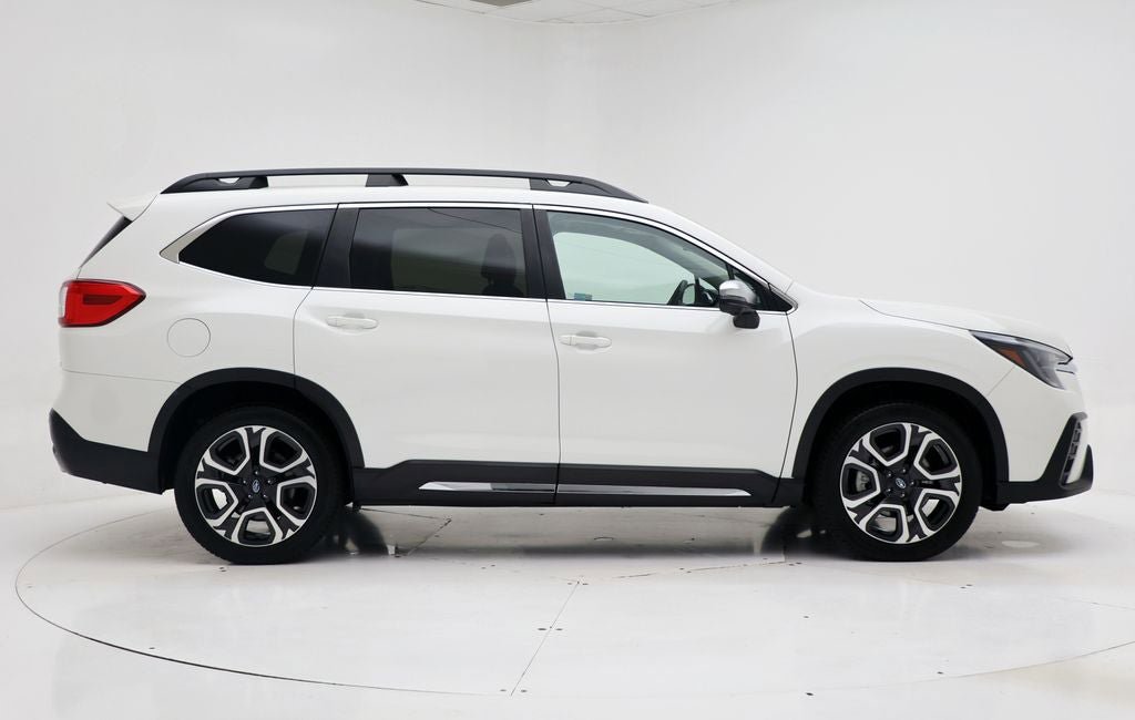 Used 2023 Subaru Ascent Limited w/ Technology Package AWD/4WD image 3