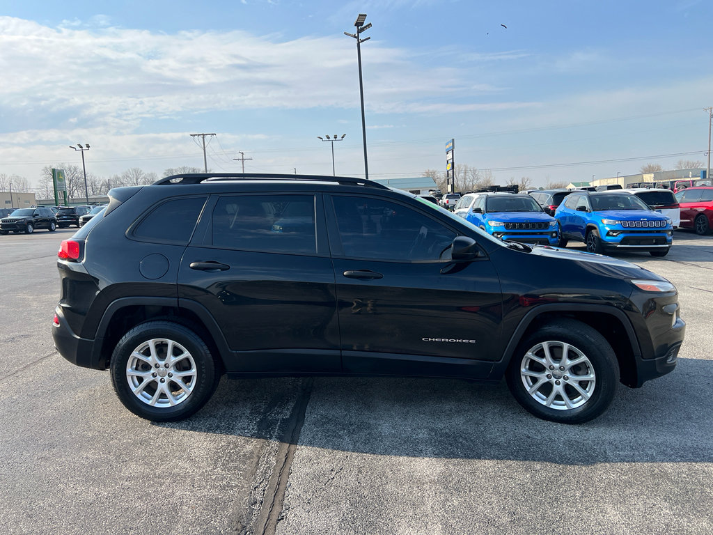 Used 2016 Jeep Cherokee Sport w/ Cold Weather Group image 5