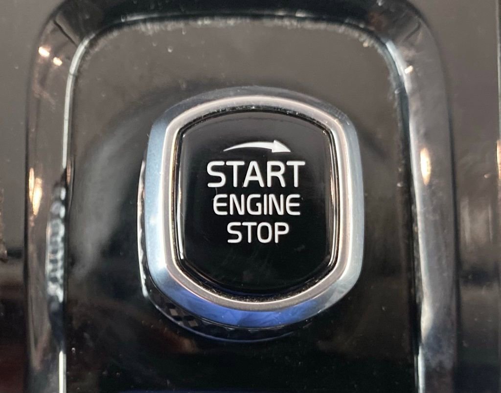 Used 2021 Volvo XC60 T6 Momentum image 27