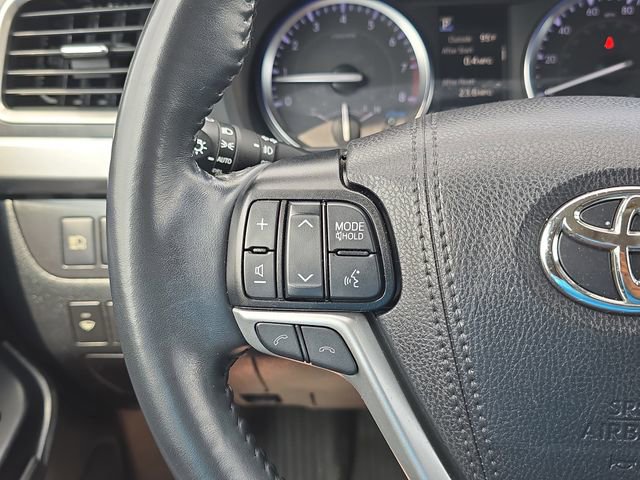 Used 2019 Toyota Highlander SE FWD image 18