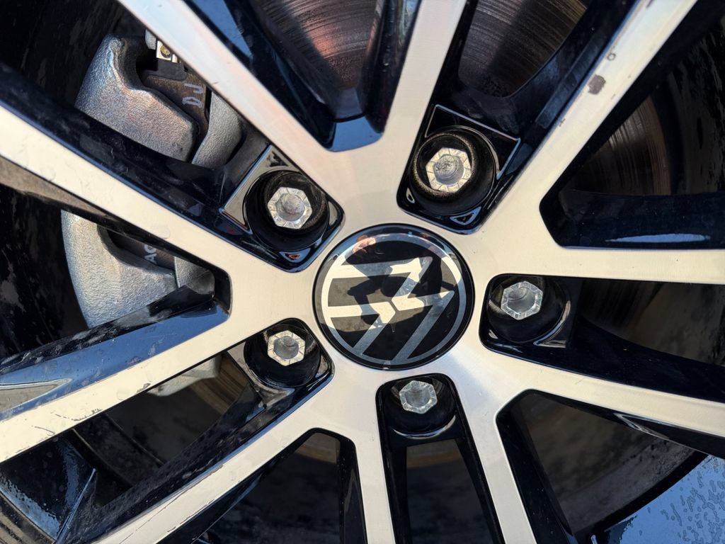 Used 2025 Volkswagen Jetta Sport FWD image 33