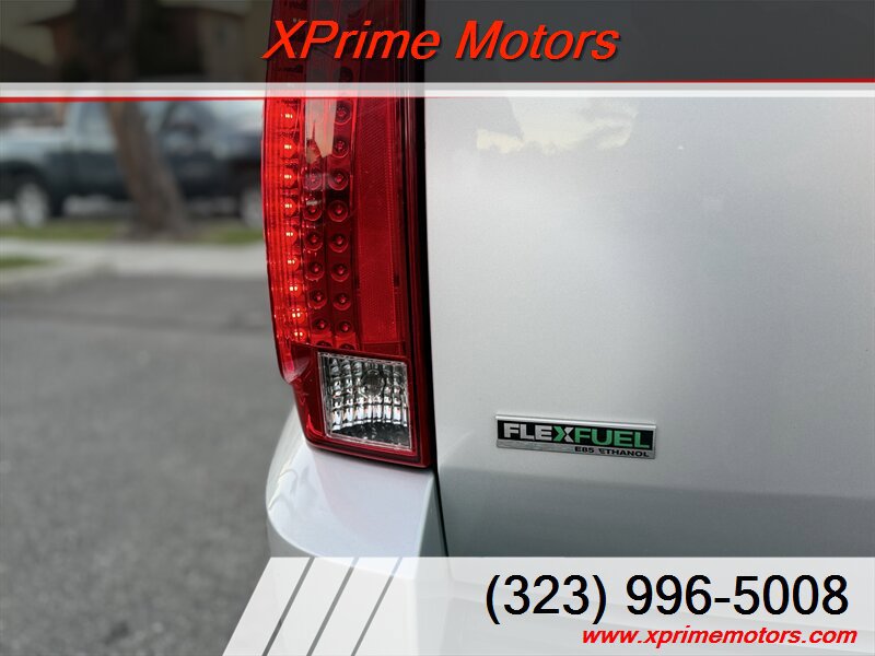 Used 2011 Cadillac Escalade Luxury AWD/4WD image 10