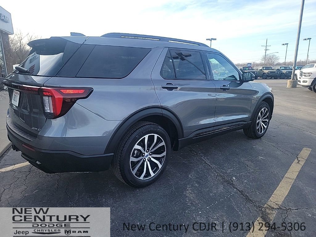 Used 2025 Ford Explorer ST-Line AWD/4WD image 5