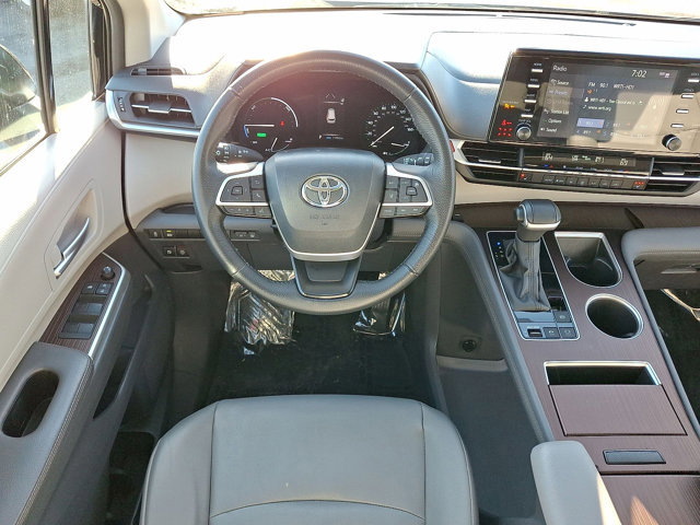 Used 2024 Toyota Sienna XLE image 23