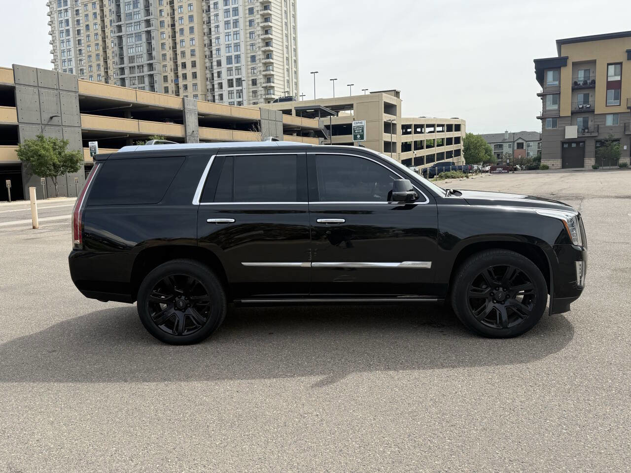Used 2016 Cadillac Escalade Premium AWD/4WD image 8