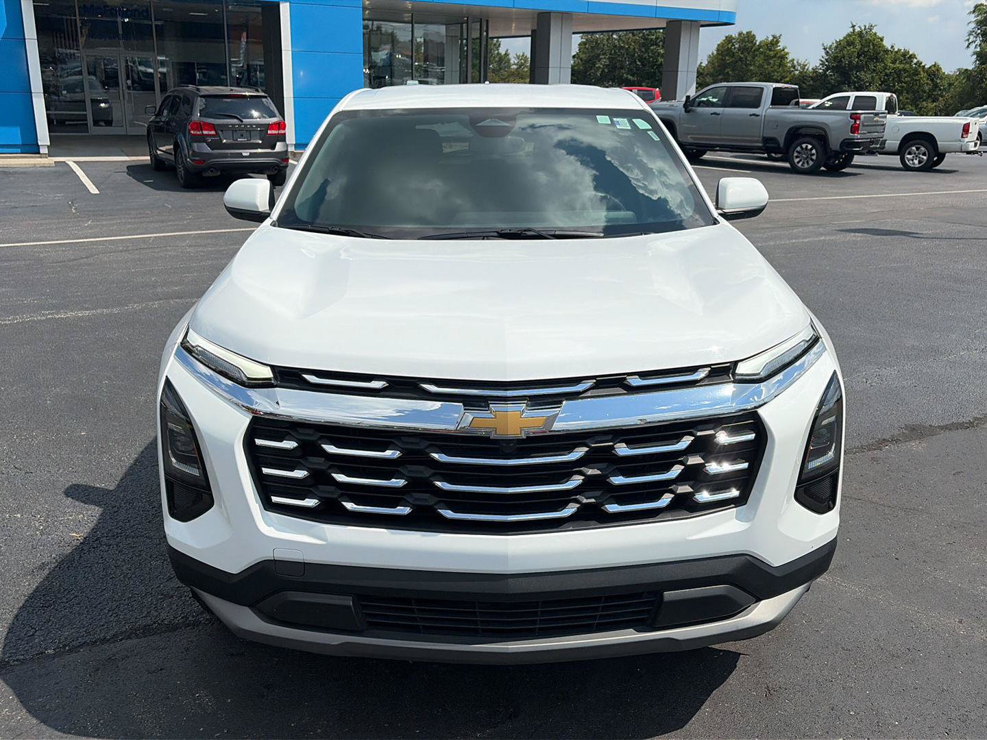 Used 2026 Chevrolet Equinox LT AWD/4WD image 8