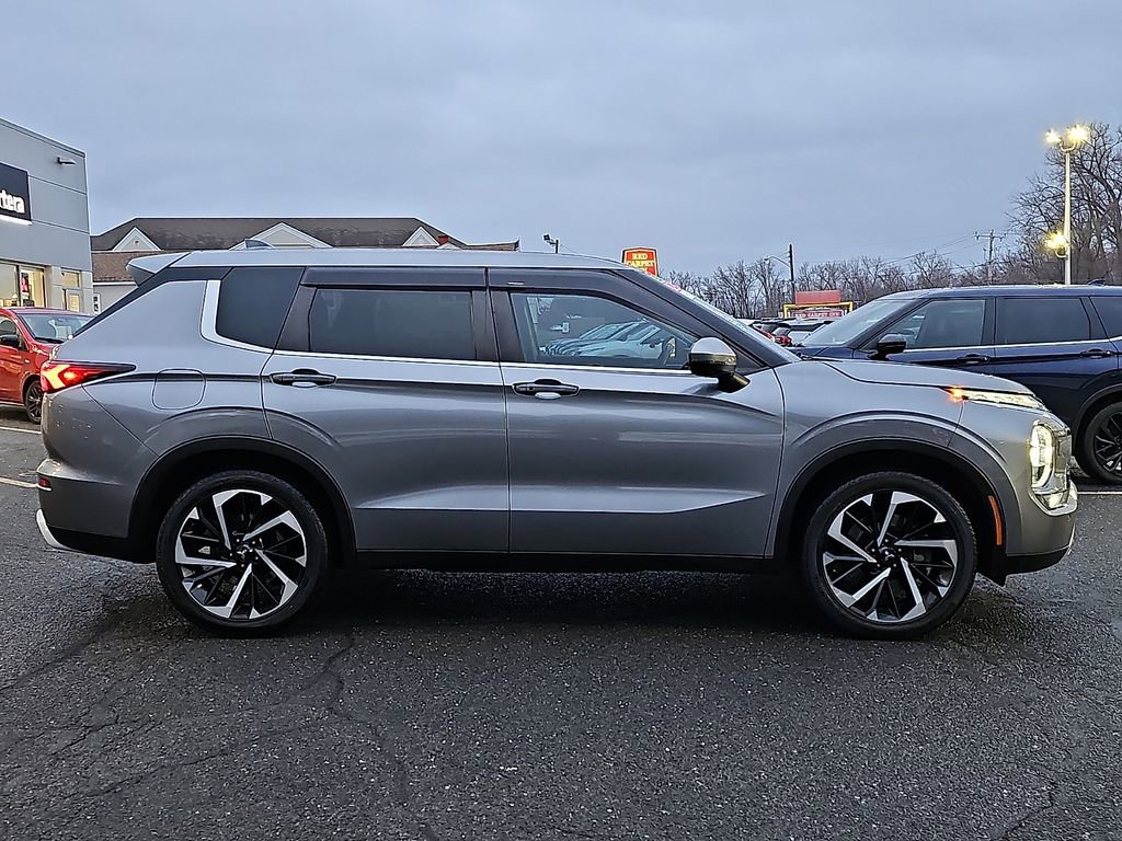 Used 2022 Mitsubishi Outlander SE image 7