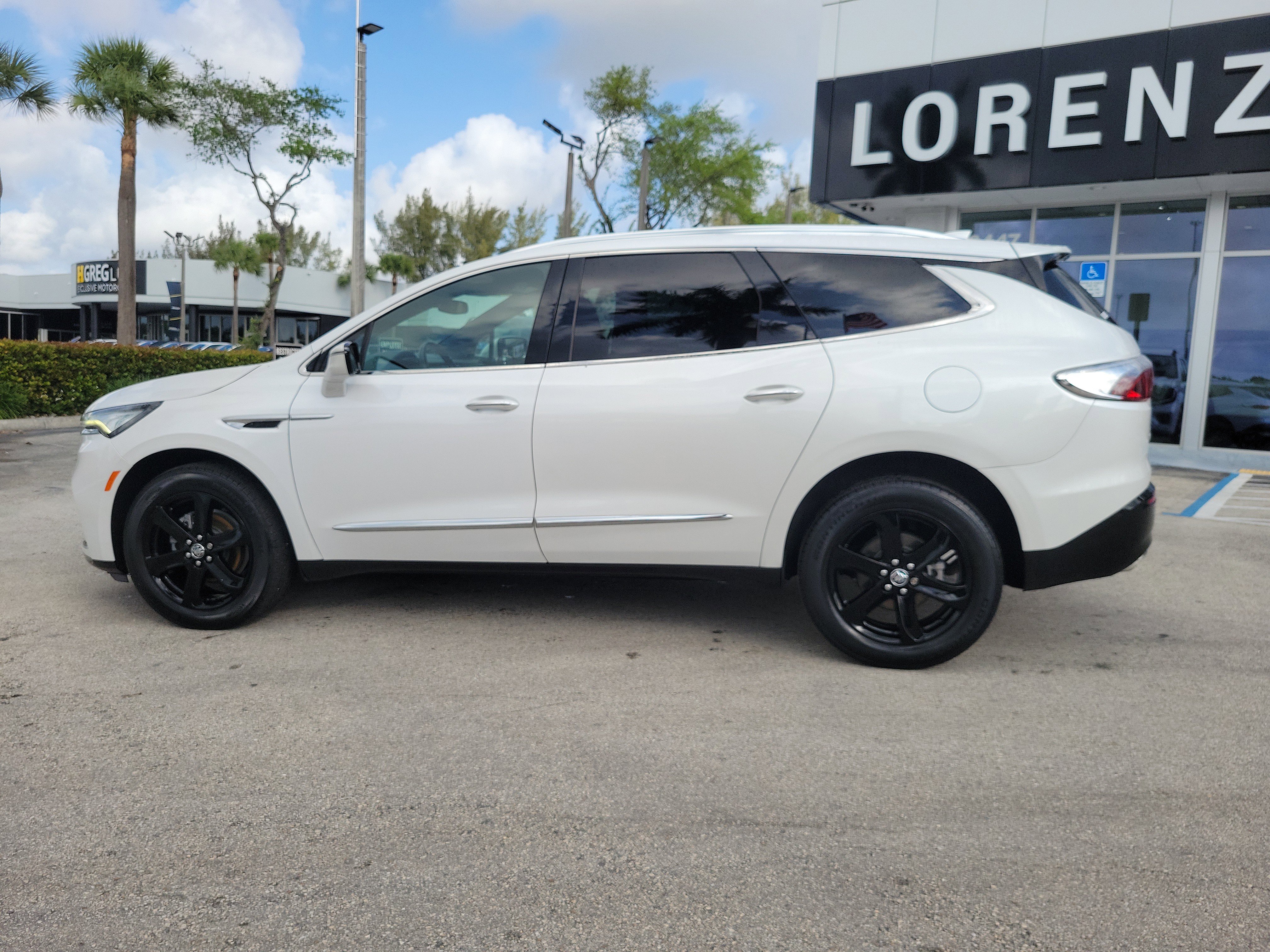 Used 2023 Buick Enclave Essence w/ Sport Touring Edition image 8