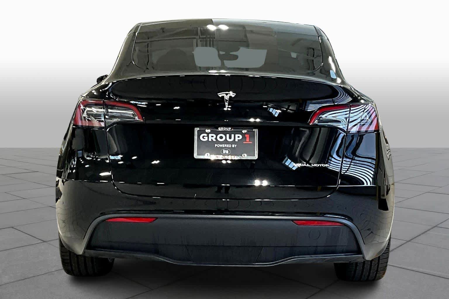 Used 2023 Tesla Model Y AWD image 4