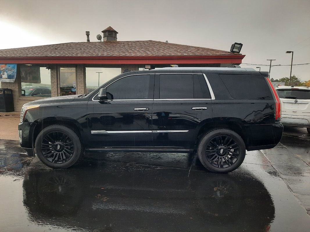 Used 2017 Cadillac Escalade Platinum AWD/4WD image 2