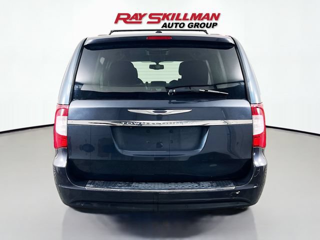 Used 2014 Chrysler Town & Country Touring-L FWD image 6