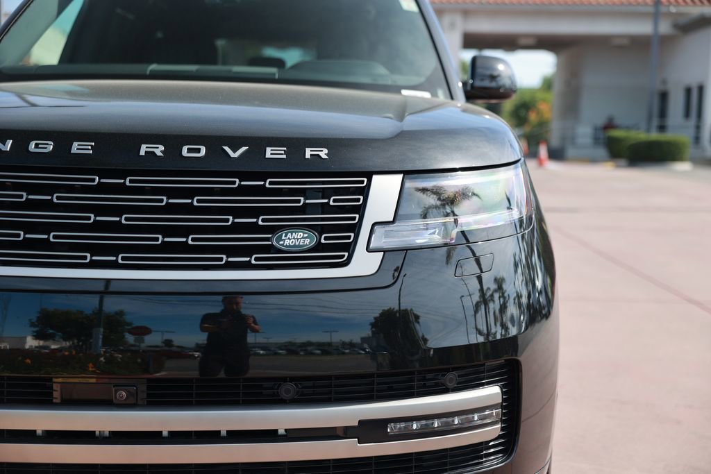 Used 2025 Land Rover Range Rover Long Wheelbase SE image 5